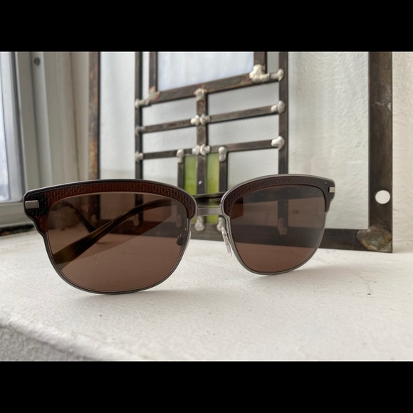 Burberry Sunglasses, authenticated by TRR, non-Rx - Picture 3 of 4